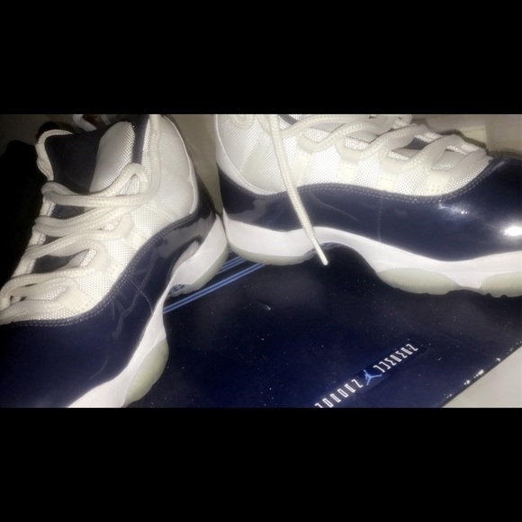 Win like 82s size 9.5 recently bought authentic - Picture 6 of 7